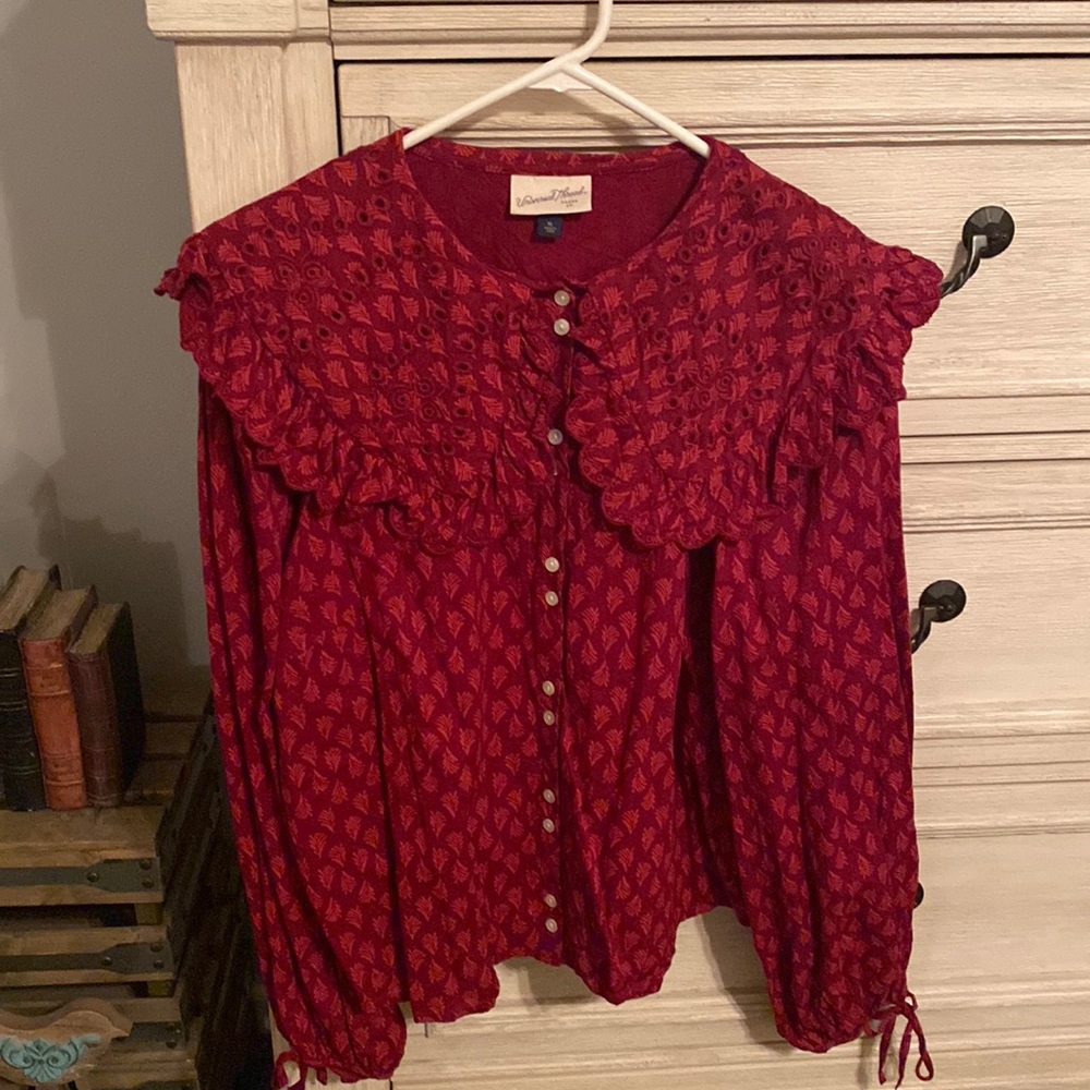 Large collar button down blouse with tie sleeves